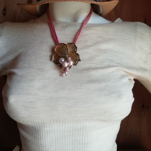 Steel necklace gold flower pendant with synthetic pink pearls 9 cords new