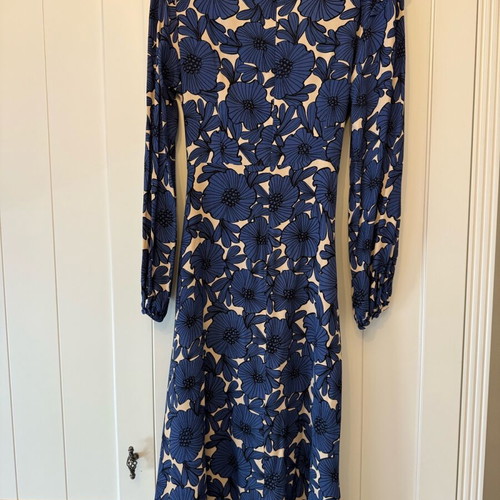 Traffic People floral dress blue with beige background like new