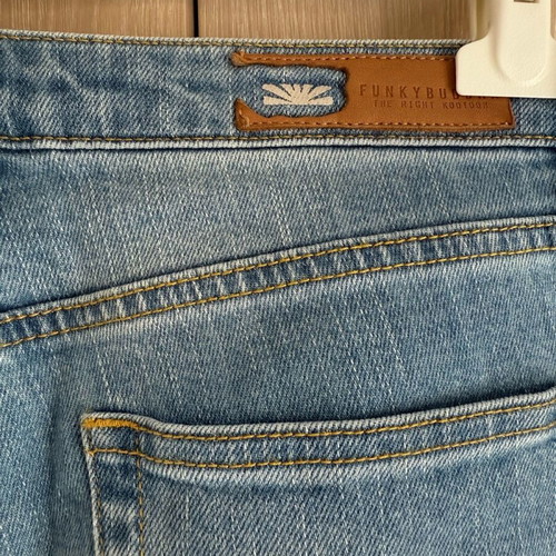Funky Buddha jeans with crop hem like new, mid waist, size 28
