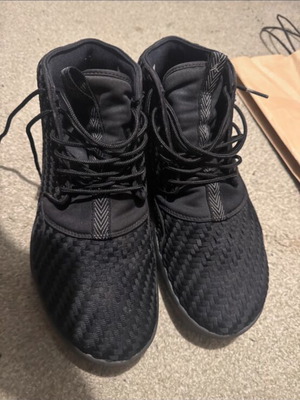 Jordan Eclipse Chukka Sequoia Black shoes like new, barely worn