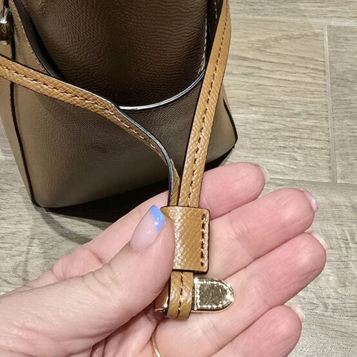 Michael Kors Voyager shoulder bag tan like new