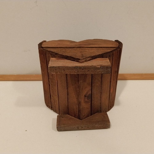 Heart-shaped wooden storage box like new, 18x15 cm