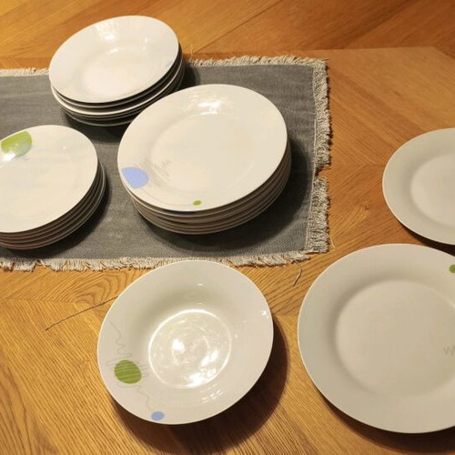 Porcelain daily dish set used, 8 shallow, 6 deep, 6 dessert plates