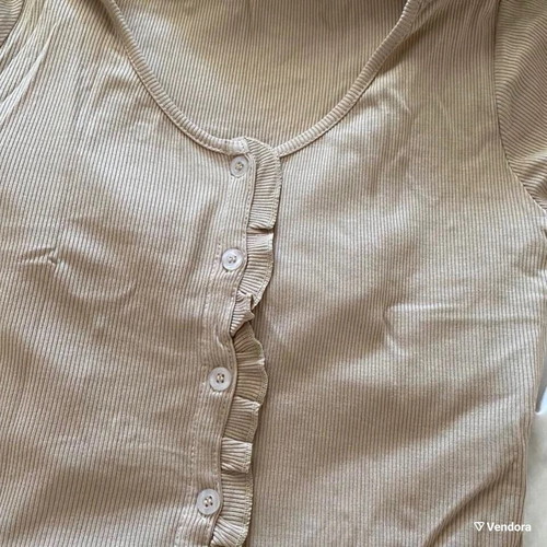 Set of 2 short-sleeve tops with ruffle details and buttons, new, size small