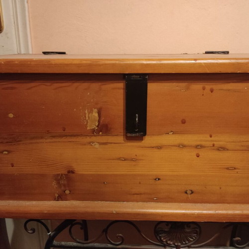 Vintage wooden chest like new, large solid wood storage trunk