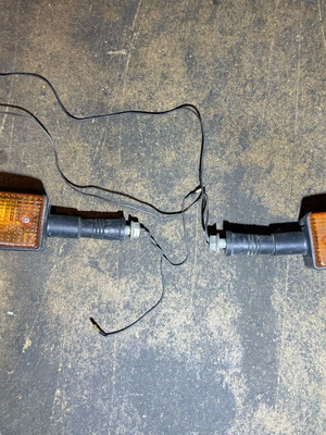 Yamaha XZ 550 OEM turn signals pair