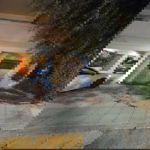 Κλειστό υπόγειο parking αυτοκινήτου 12 μ2 με πόρτα ασφαλείας στη Νέα Σμύρνη