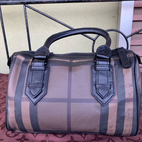 Berburry handbag like new, small size