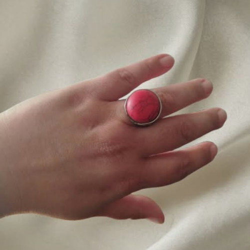 Silver 925 ring like new with synthetic stone
