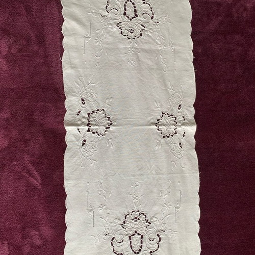 Cutwork table linen set white cotton, like new