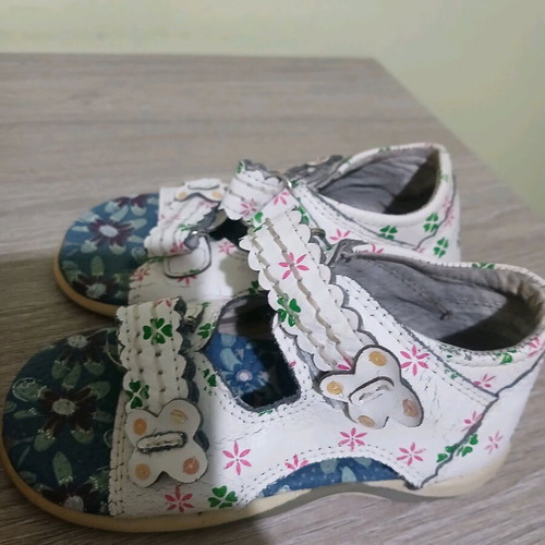 Sandals used size 25 in good condition