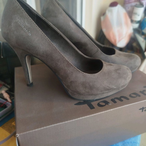 Tamaris brown suede pumps like new, size 39