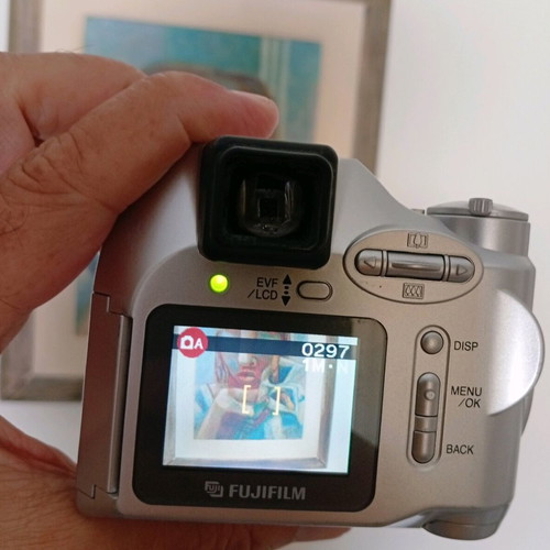 Fujifilm Finepix 2800 Zoom digital camera like new