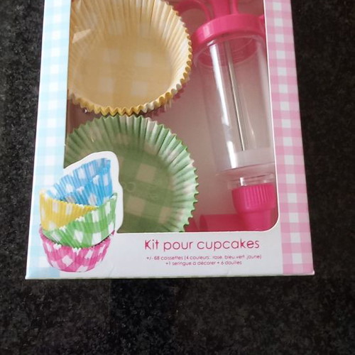 Sweet decorating set new in its box