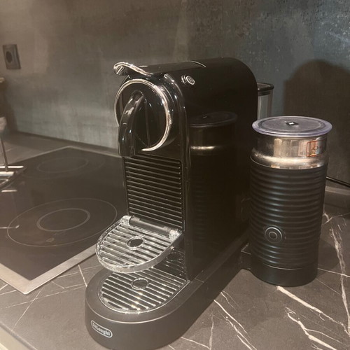 Nespresso Citiz & Milk Capsule Coffee Machine 19bar Pressure Black like new