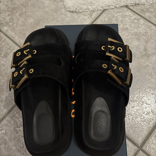 Bandura flatfoarms sandals like new, size 38, black and gold