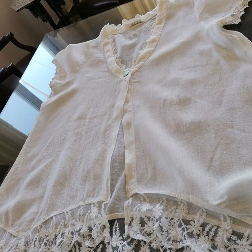 Linen blouse with lace, like new, beige, size M