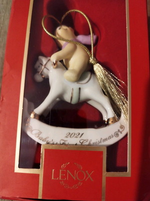 Lenox Disney Winnie the Pooh Baby's 1st Christmas ornament 2021 new