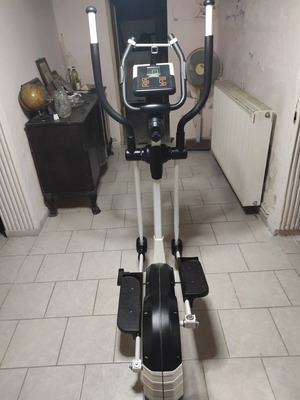 Kettler Verso 109 elliptical machine like new, Basic Series