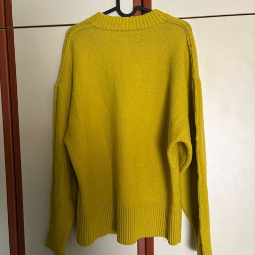 Knit sweater like new in yellow, size XL, brand scoop
