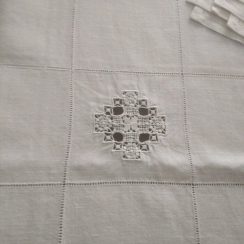 Handmade tablecloth with 6 food napkins, vintage