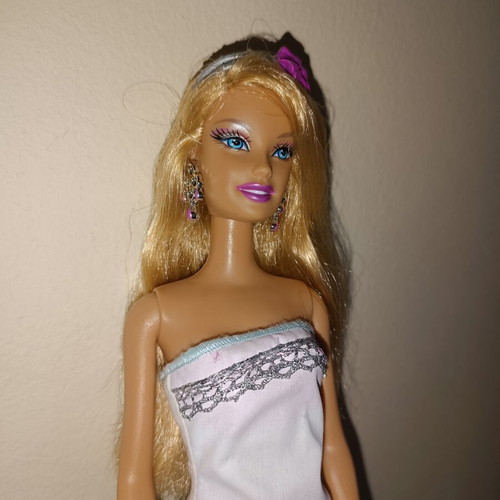 Barbie H2O Design Studio doll with accessories