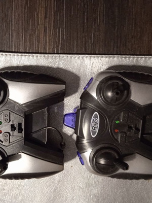 RIC remote controls used, pack of 2 together
