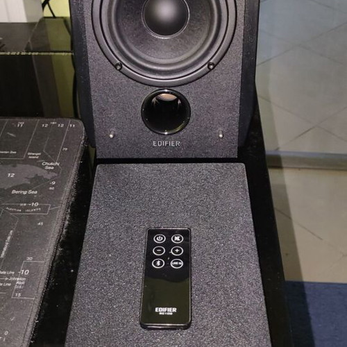 Edifier R1700BT Active Desktop Monitor Speakers like new