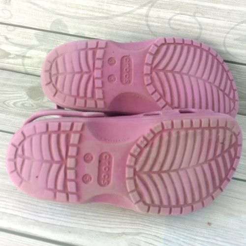 Crocs sandals size 33.5, pink