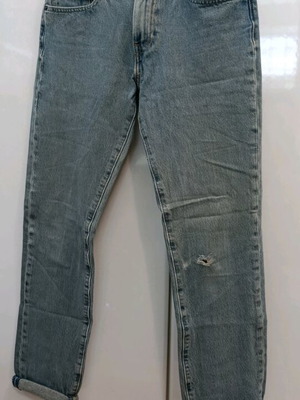 Παντελόνι Levi's σειρά 511 τζιν ανοιχτόχρωμο σαν καινούργιο με σκίσιμο στο γόνατο