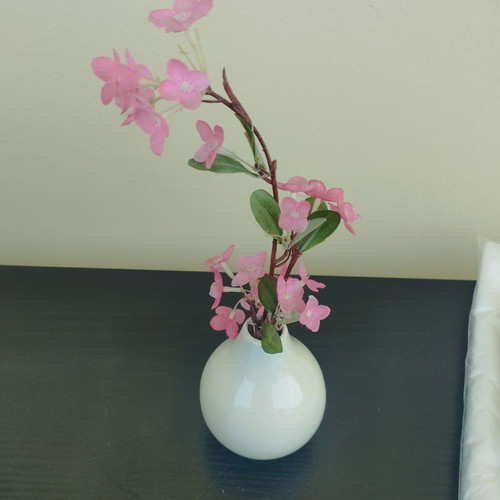 Decorative porcelain vase like new, 9 cm height