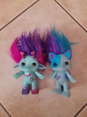 Figures set of 2 like new