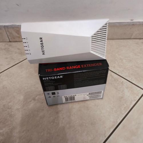 Netgear Nighthawk X4S AC2200 Tri-band WiFi Range Extender like new