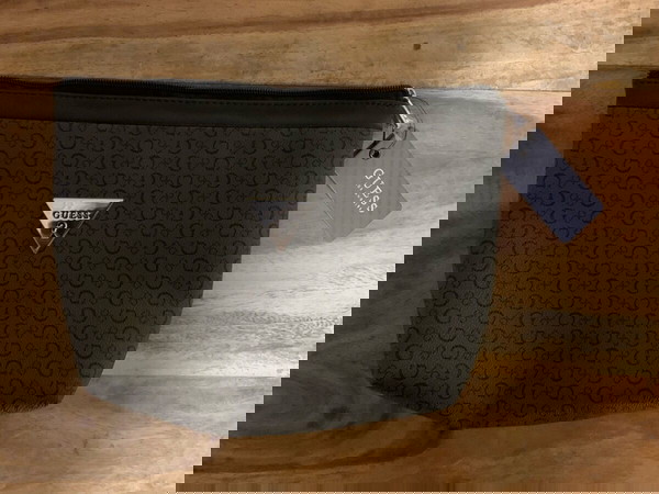 Καινούργιο νεσεσέρ GUESS