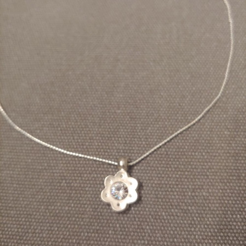 Flower pendant with large crystal in very good condition