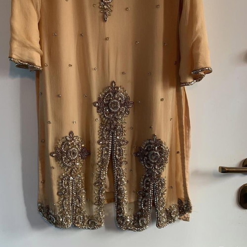 Dress beige medium new, evening wear
