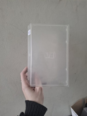 VHS cases pack of 5 used, transparent
