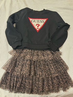 Παιδική μπλούζα Guess μαύρη με στρασάκια Νο 10 σαν καινούργια, σετ με φούστα τουτού animal print