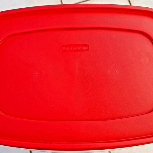 Rubbermaid plastic bowl like new