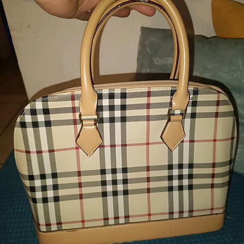 Handheld bag checkered in very good condition