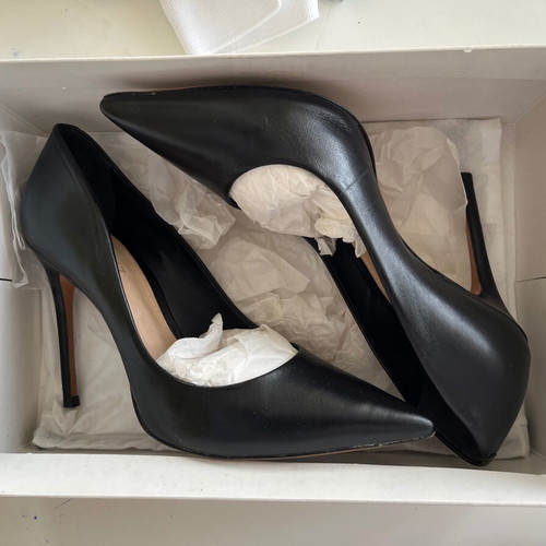 Schutz black leather pumps like new, size 38