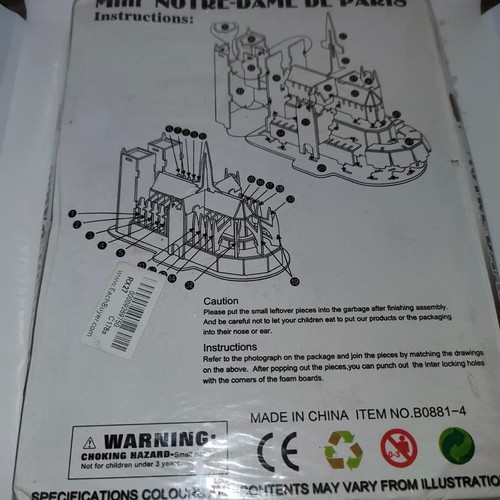 Notre-Dame de Paris 3D Puzzle set like new, 39 pieces