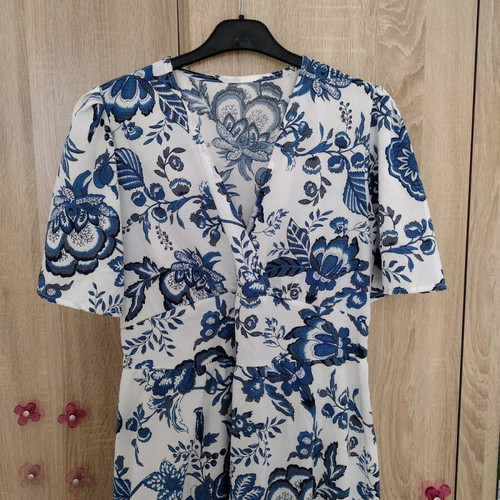 Mediterranean Blue and White Floral Dress like new with Short Sleeves