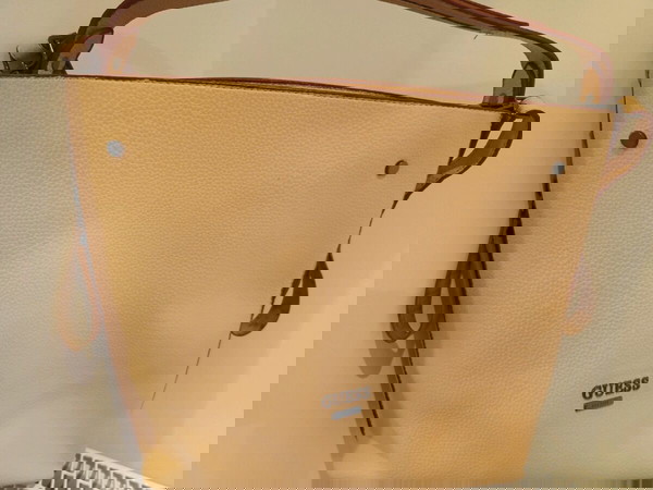 τσάντα guess