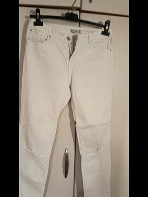 White denim pants with rips Stradivarius like new, size M