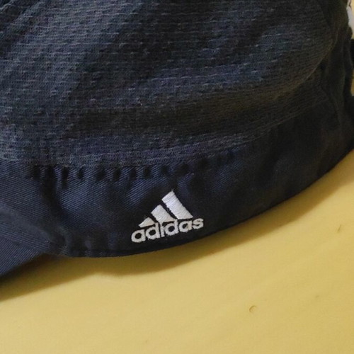 Adidas hat size 1 like new, black and white