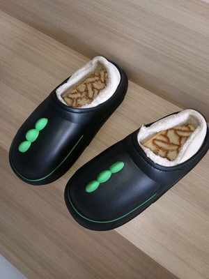 Dinosaur slippers like new, size 39, black and green