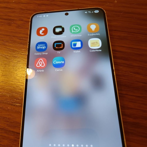 Samsung Galaxy S22 smartphone with minor corner crack