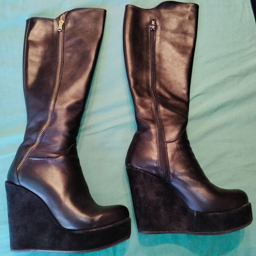 Boot black leather with castor platform used, size 37