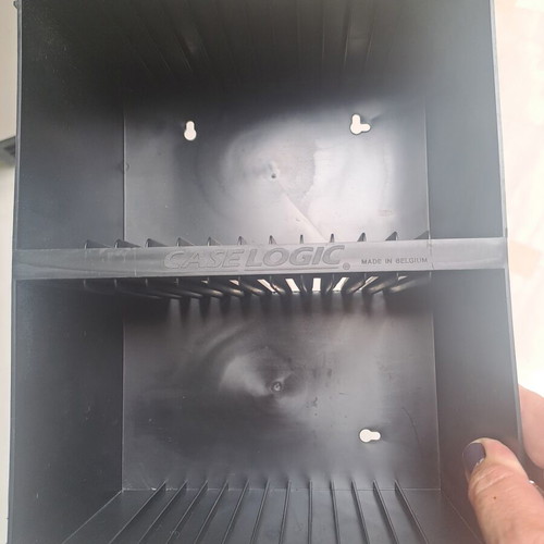 CD case like new, dimensions 27×20.5 cm